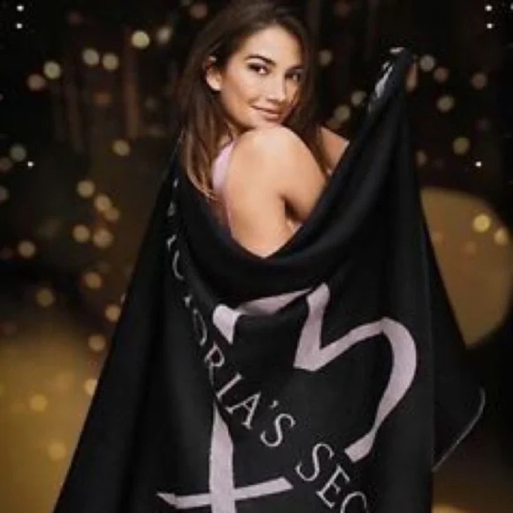 Victoria's Secret Black and White Blanket NWT - Picture 2 of 4